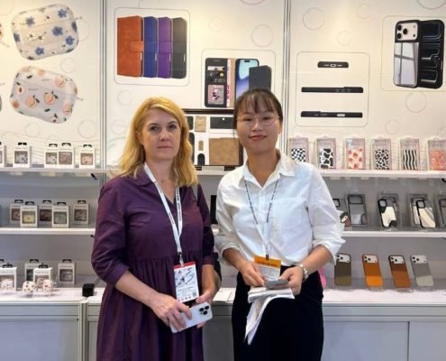 LM-global-sources-phone-case-manufacturer-client-photo-1.jpg International customer visiting our custom phone case manufacturing booth at Global Sources