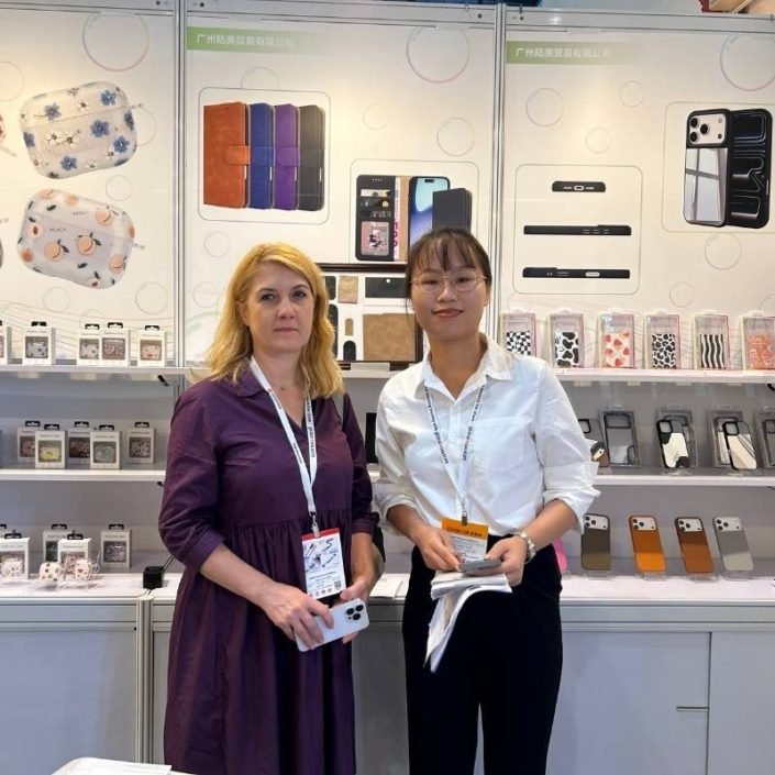 International customer visiting our custom phone case manufacturing booth at Global Sources