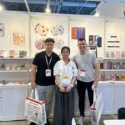 Overseas buyers visiting our OEM mobile accessories exhibition booth