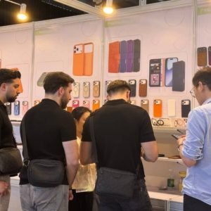 LM-global-sources-phone-case-manufacturer-customer-meeting.jpg Customer discussing custom phone case OEM project at our Global Sources exhibition booth