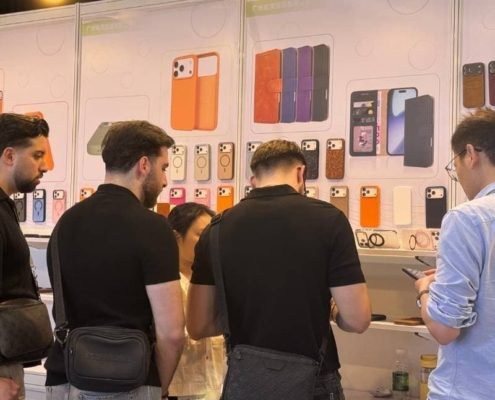LM-global-sources-phone-case-manufacturer-customer-meeting.jpg Customer discussing custom phone case OEM project at our Global Sources exhibition booth